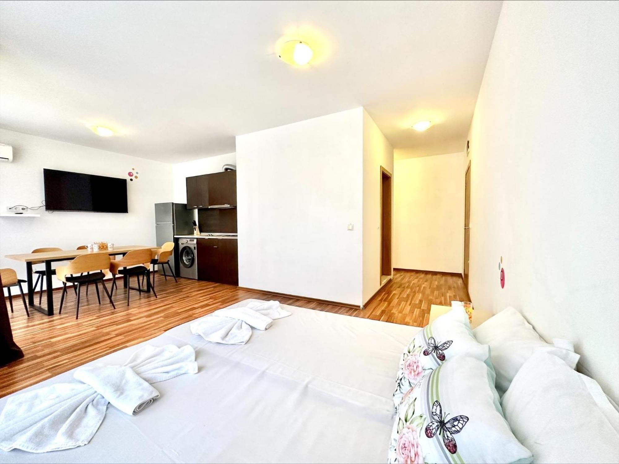 Sunny View Central - Menada Apartments Sunny Beach Room photo
