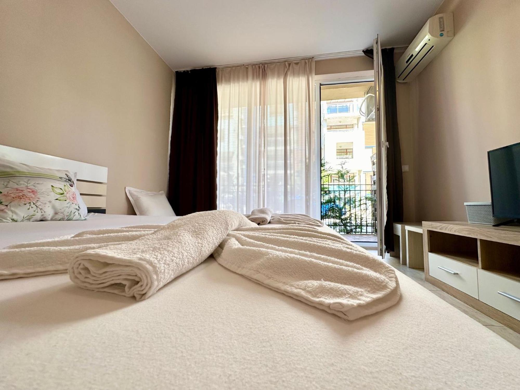 Sunny View Central - Menada Apartments Sunny Beach Room photo