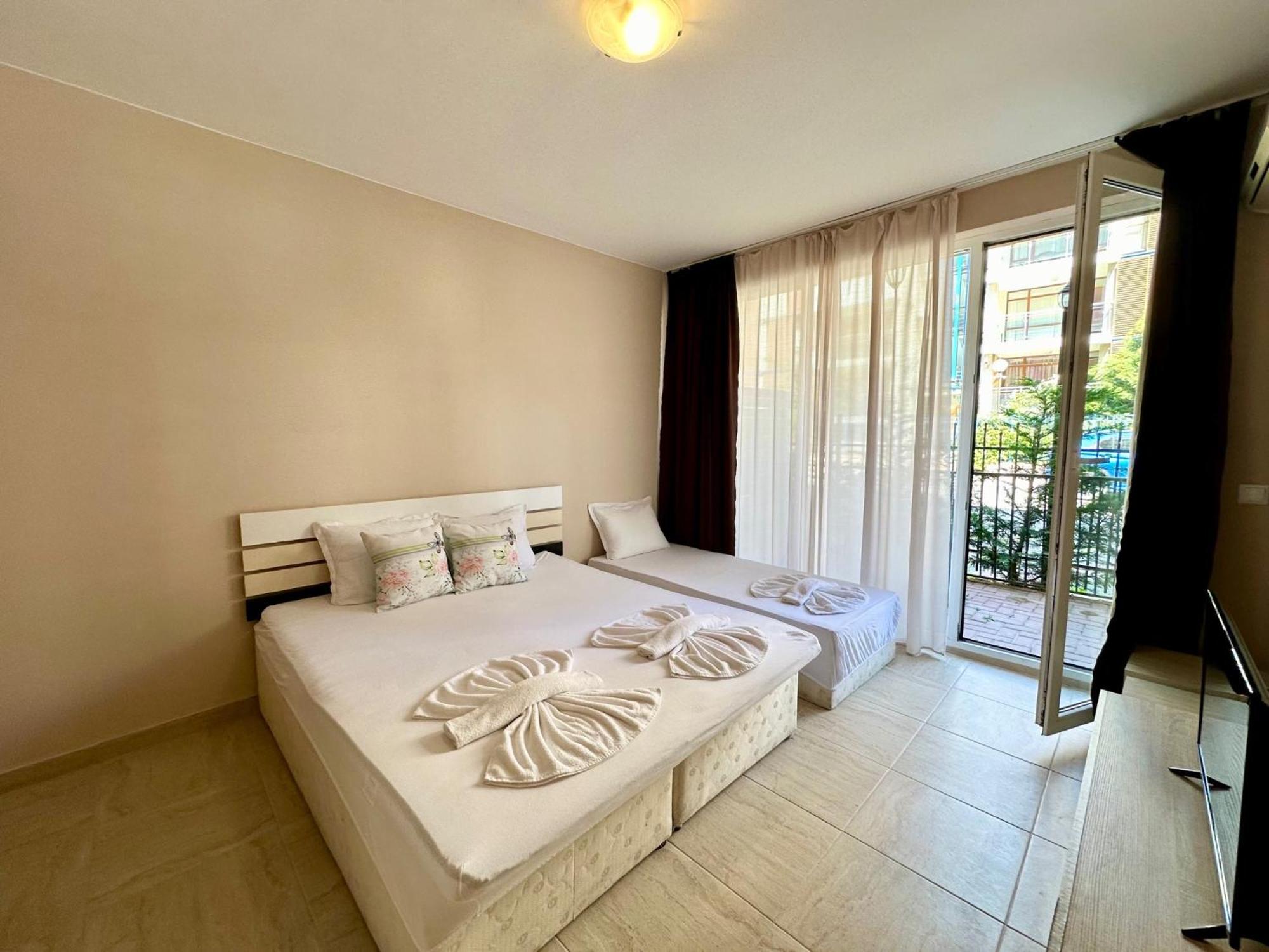 Sunny View Central - Menada Apartments Sunny Beach Room photo