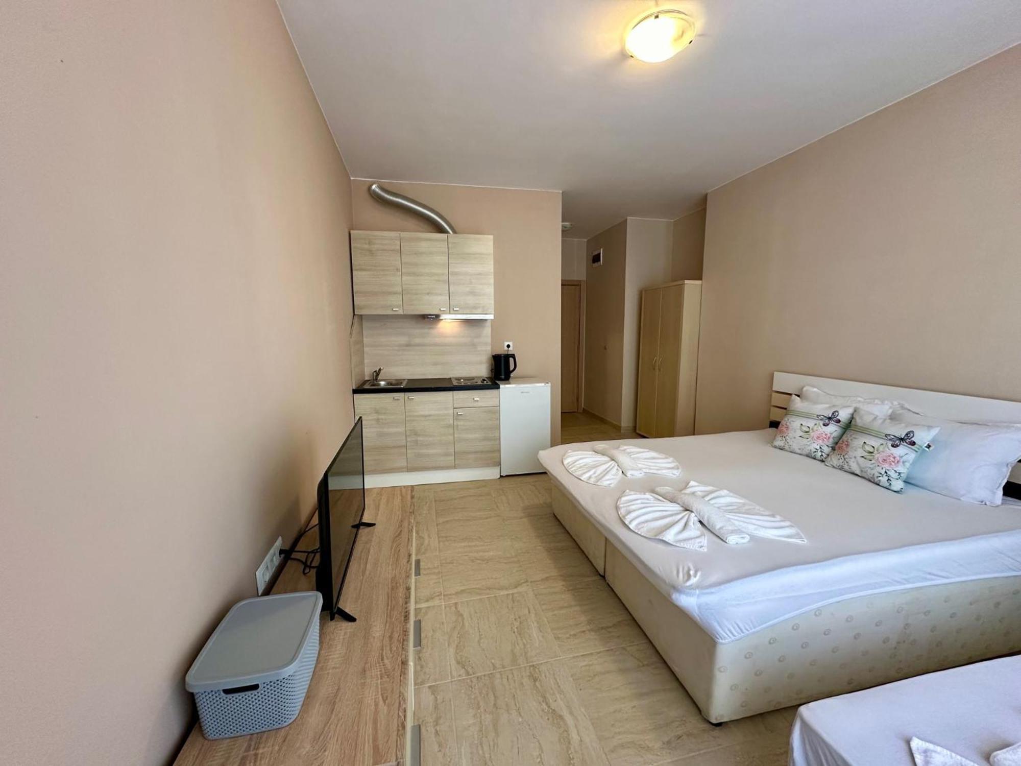 Sunny View Central - Menada Apartments Sunny Beach Room photo