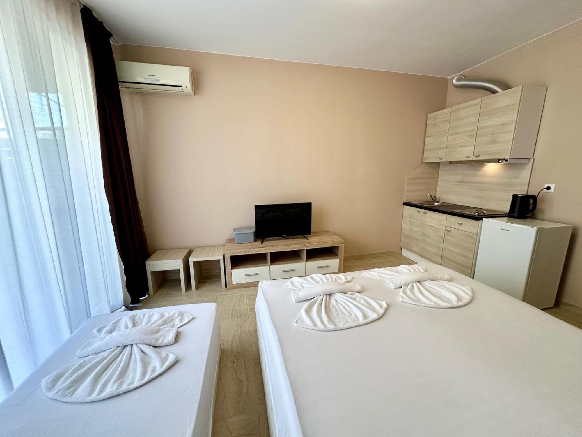Sunny View Central - Menada Apartments Sunny Beach Room photo
